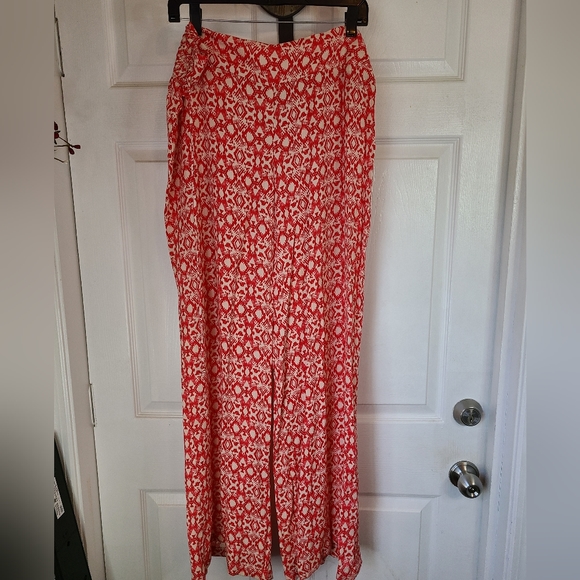 (1213) No Boundaries Woman's Pants, Size: XL (15-17) Color: Red/White - Picture 12 of 13